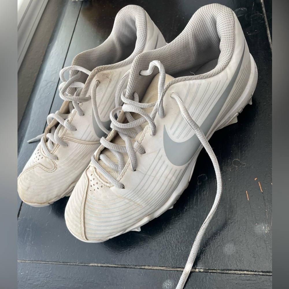 Nike, fastflex, cleats. Ladies, 7.5. Lots more life! Athletic, sporty, fitness